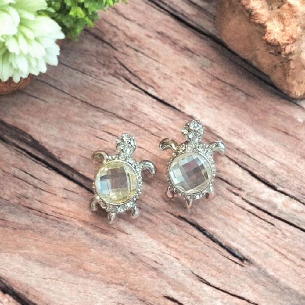 Charming Silver Turtle Stud Earrings — Whimsical & Sparkly - Picture 2 of 3